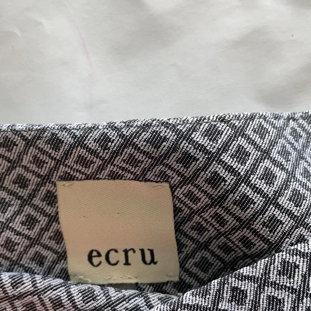 Ecru cotton shorts size 6